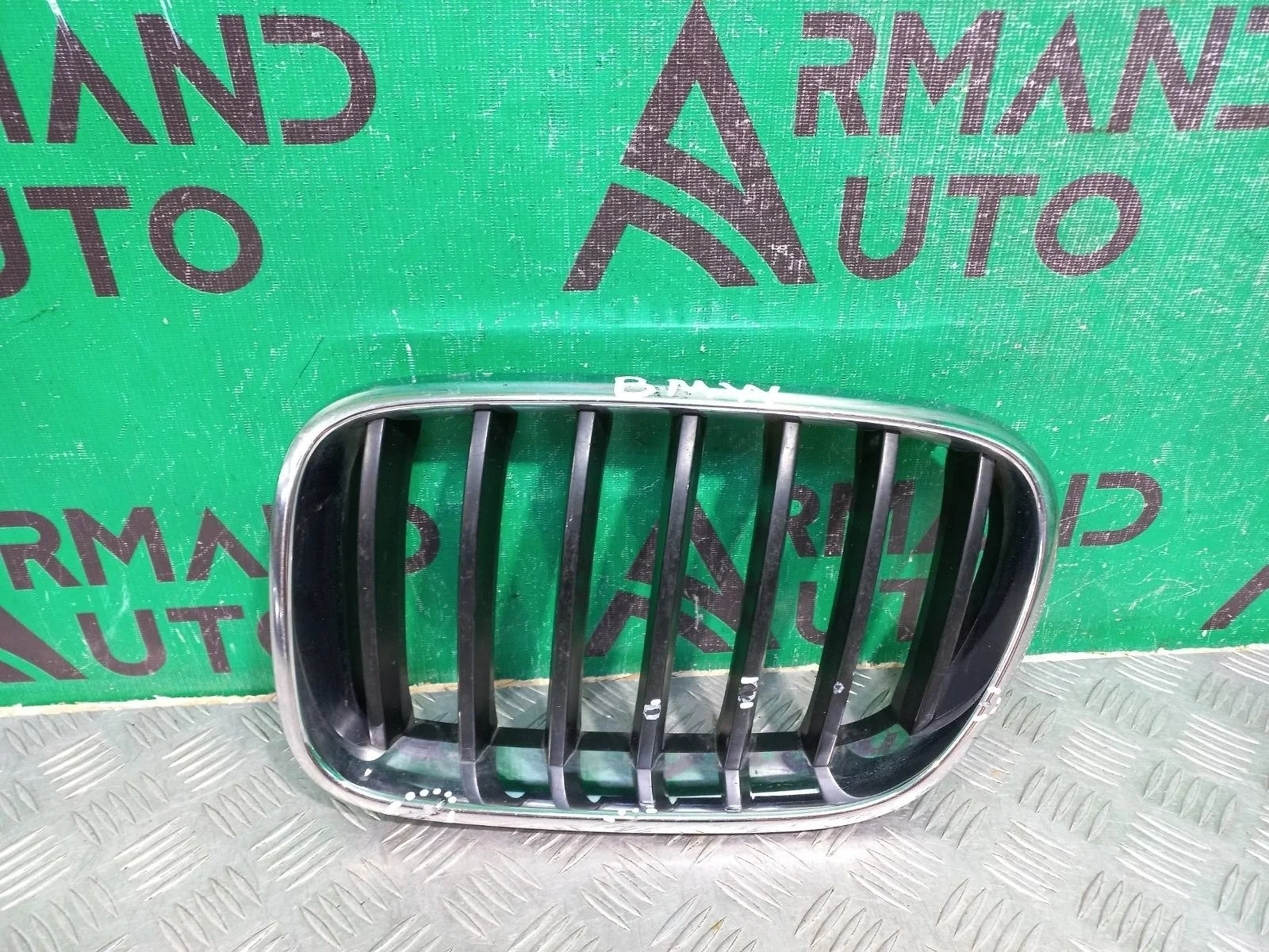 Решетка радиатора BMW X3 2010-2014 51117210725 F25, левая