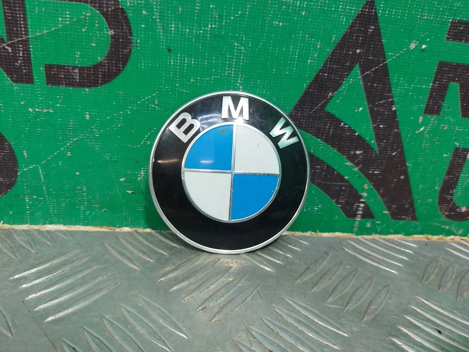 Эмблема Bmw 5 series 2009-2017 51148132375 F10, передняя