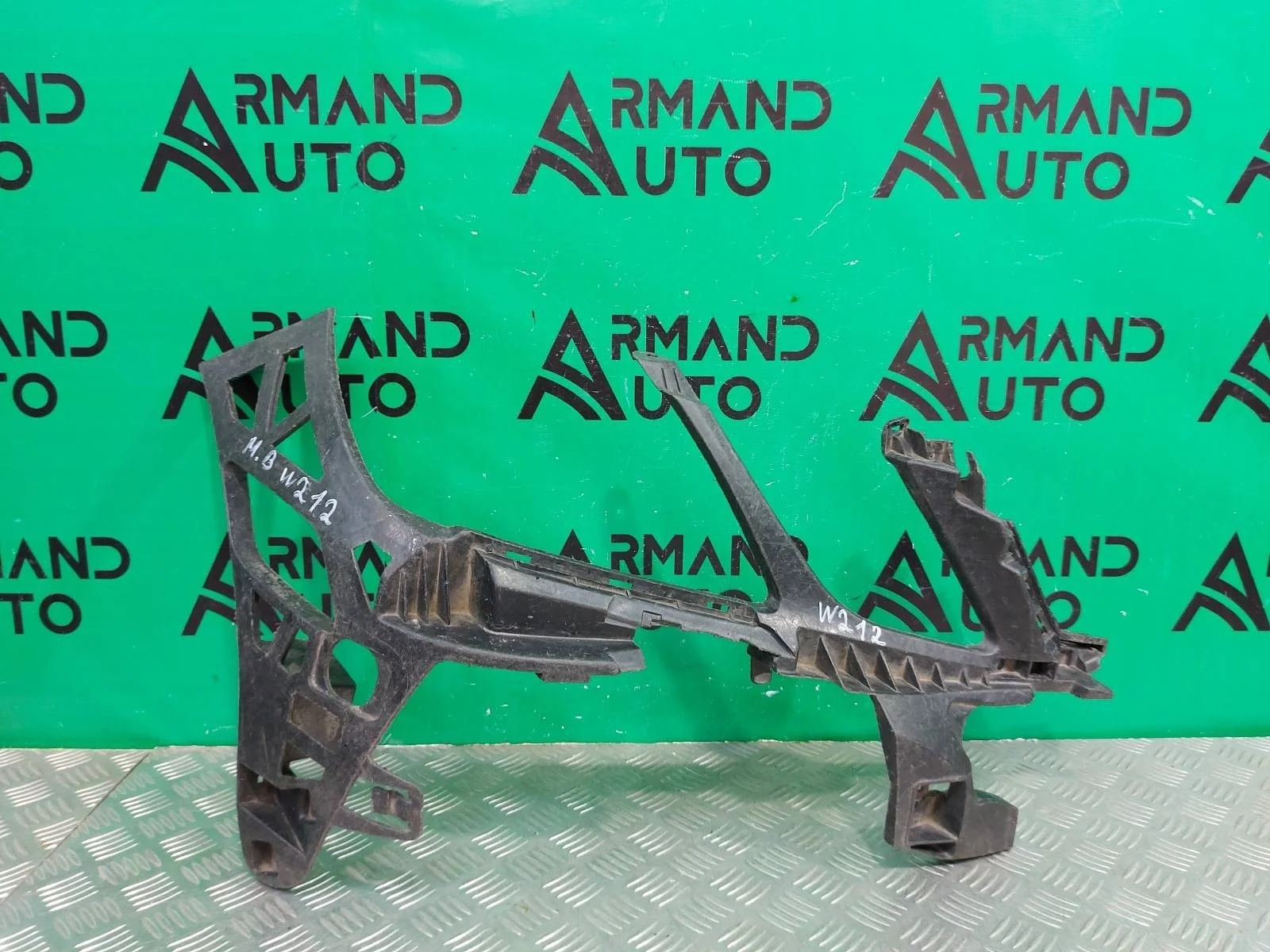 Кронштейн бампера Mercedes E-Class 2009-2013 A2128852965 W212, передний правый
