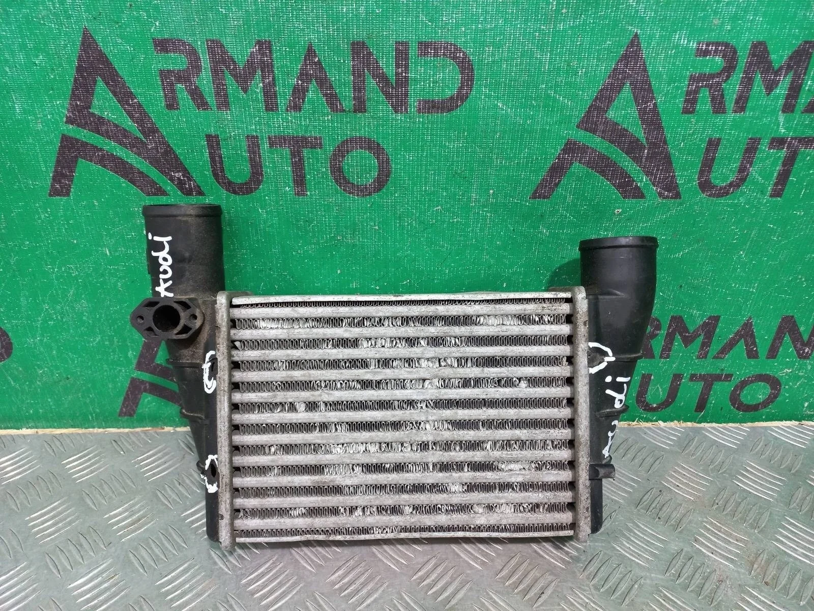 Интеркулер Audi A6 1997-2004 058145805G 2 C5