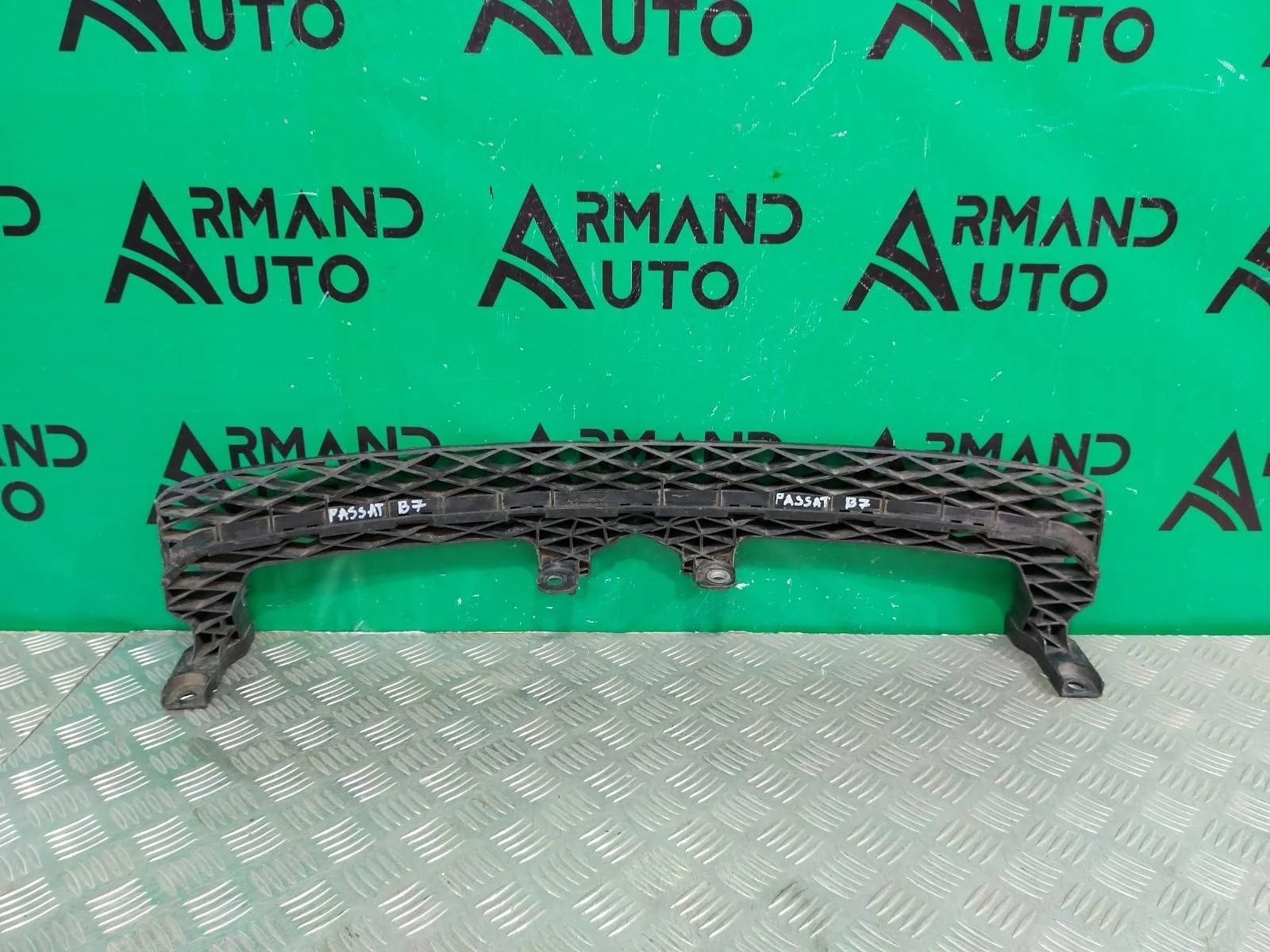 Абсорбер бампера Volkswagen Passat 2011-2015 3AA807571 B7, передний
