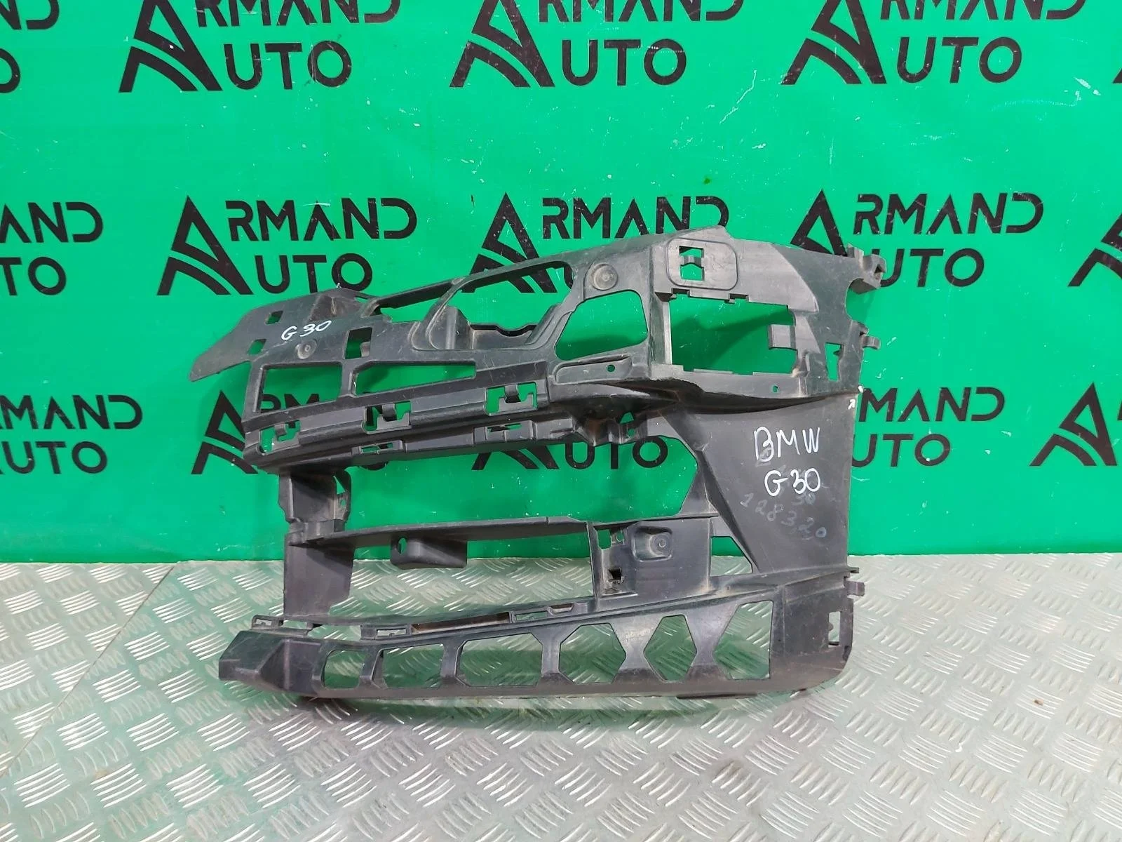 Кронштейн бампера BMW 5 series 2016-2020 51117385345 G30 G31, передний левый