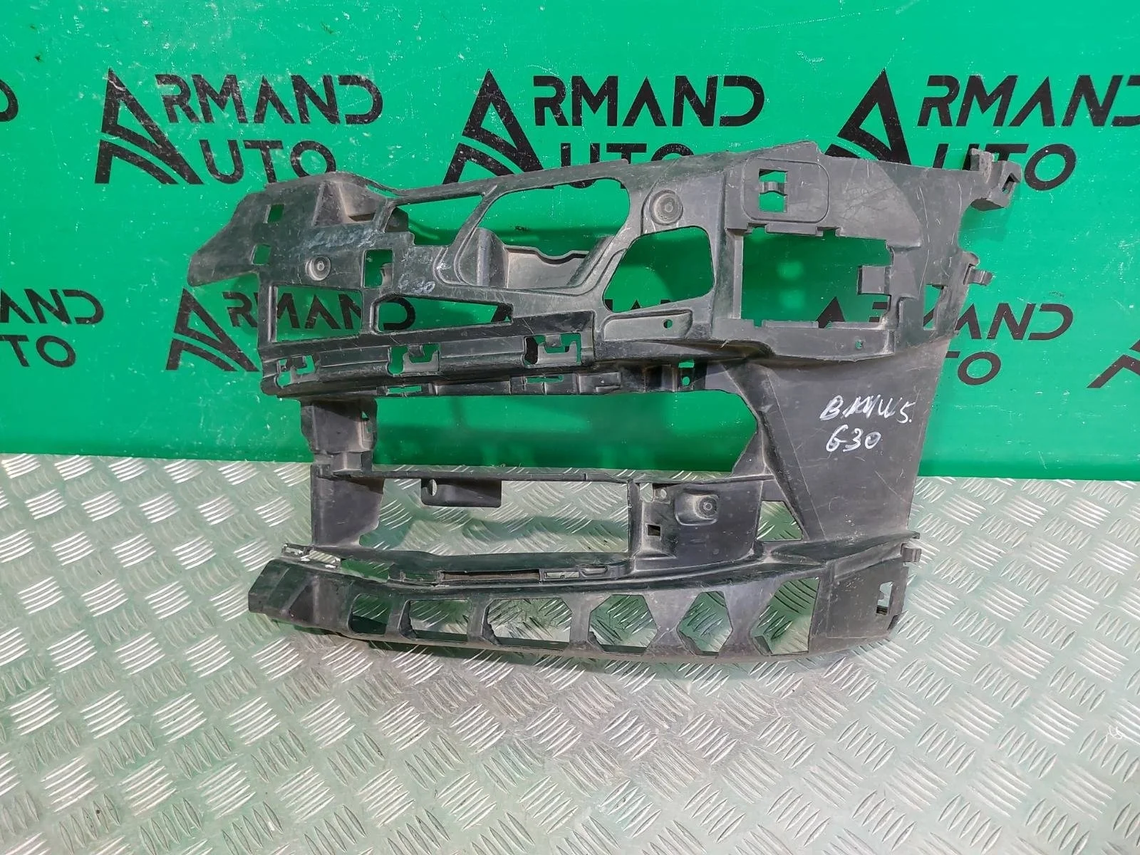 Кронштейн бампера BMW 5 series 2016-2020 51117385345 G30 G31, передний левый