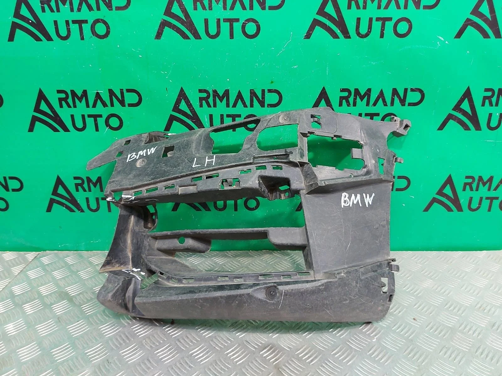Кронштейн бампера BMW 5 series 2016-2020 51118064967 G30 G31, передний левый
