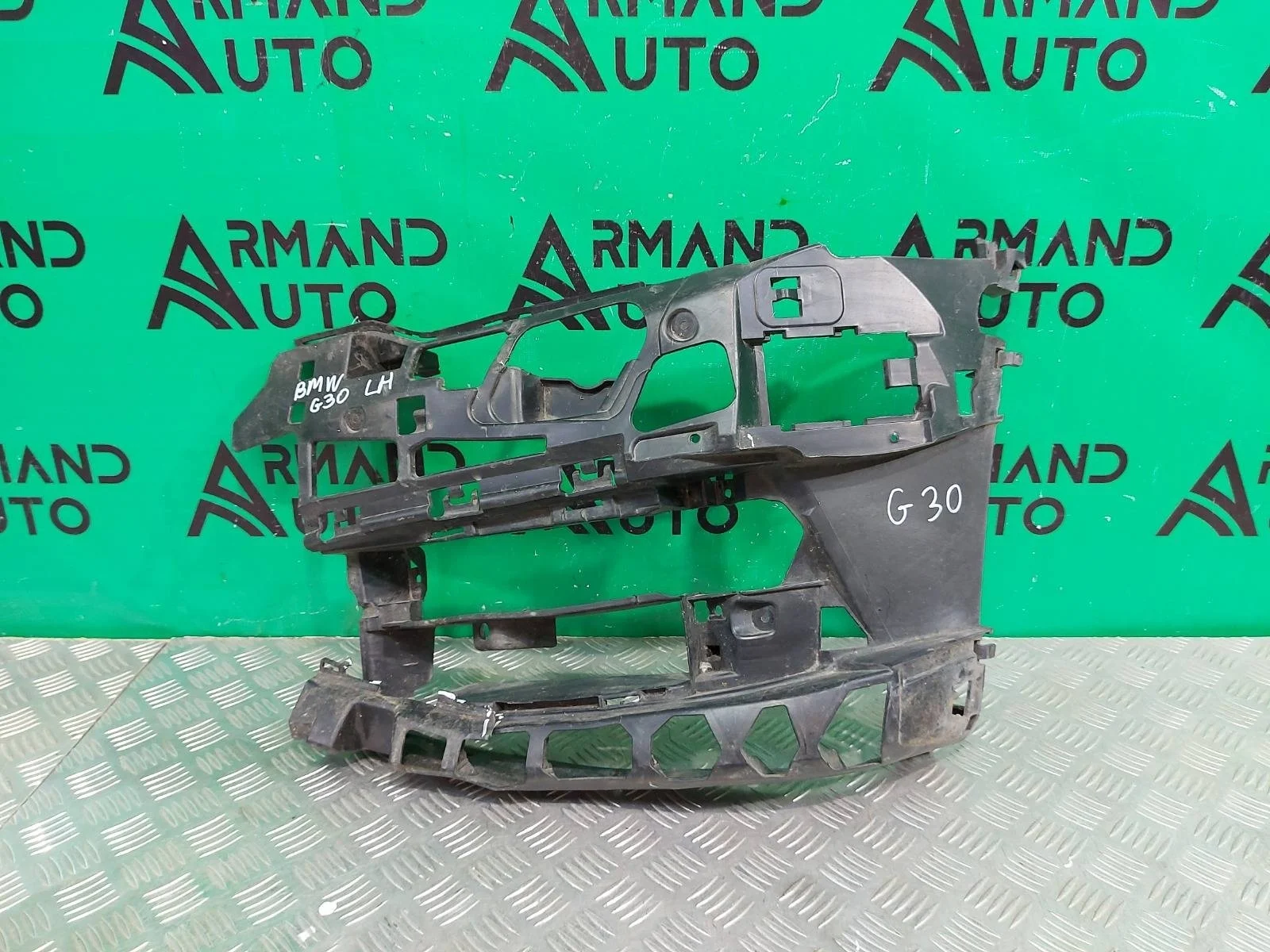 Кронштейн бампера BMW 5 series 2016-2020 51117385345 G30 G31, передний левый