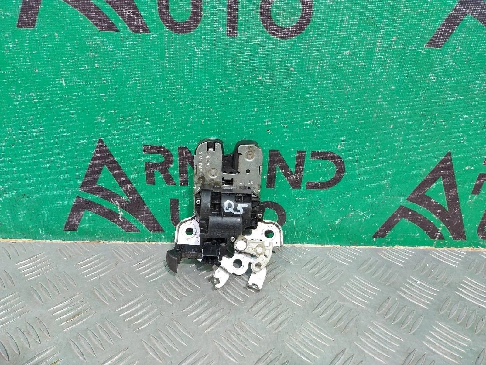 Замок двери багажника Audi A3 2012-2020 8R0827505A 3 8V