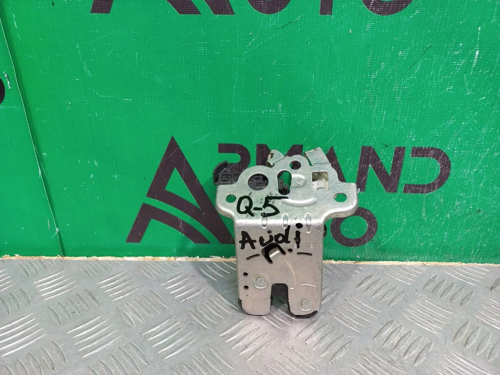 Замок двери багажника Audi A3 2012-2020 8R0827505A 3 8V