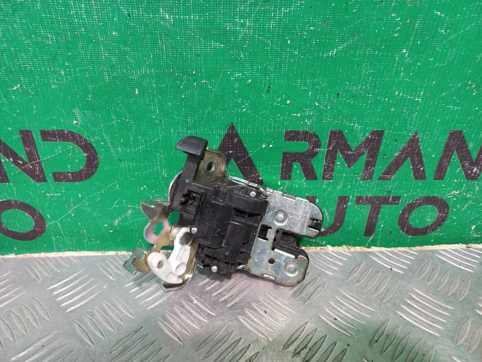 Замок двери багажника Audi A3 2012-2020 8R0827505A 3 8V