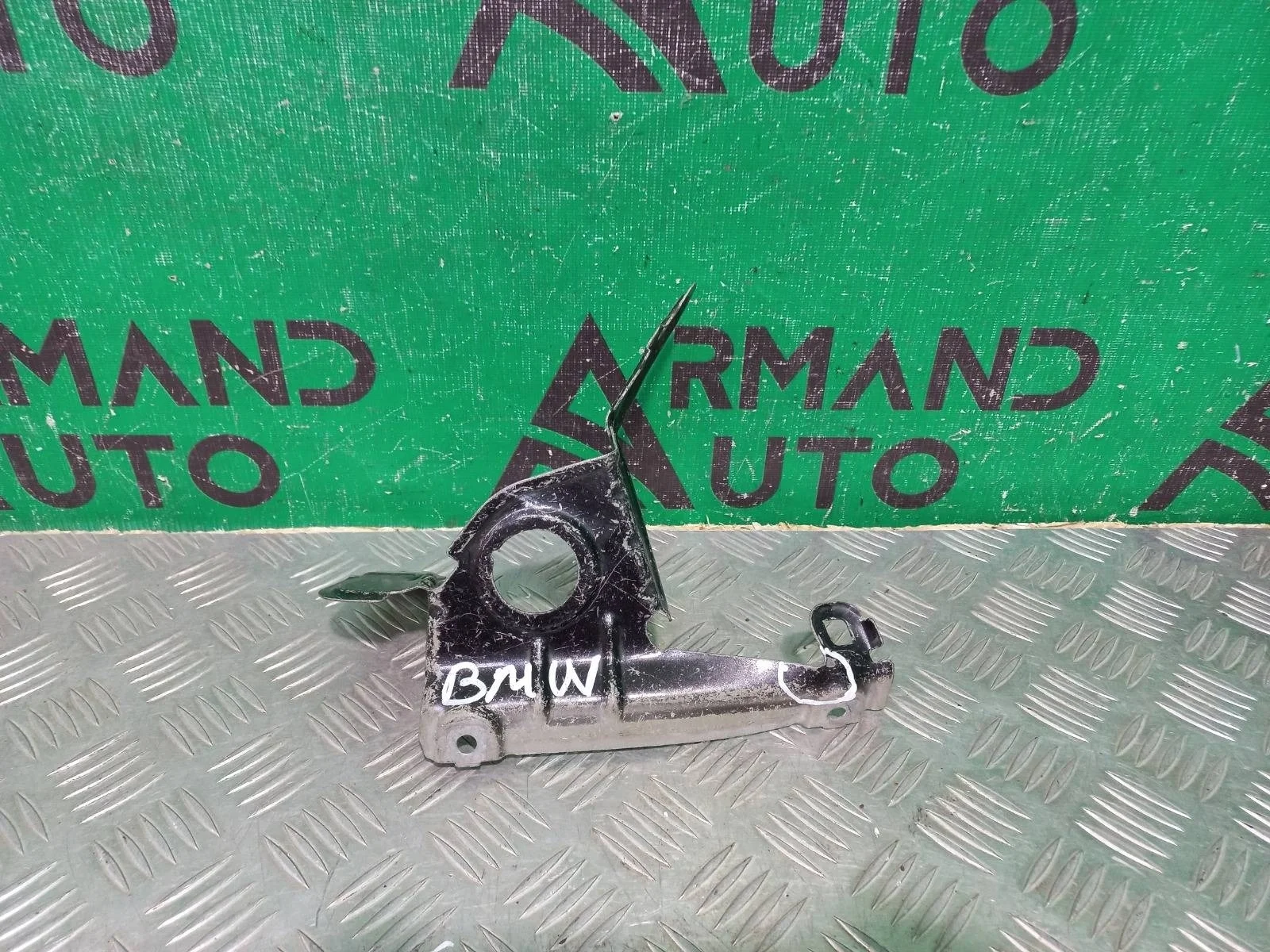 Кронштейн крыла BMW X3 2010-2017 41357267328 F25, передний правый