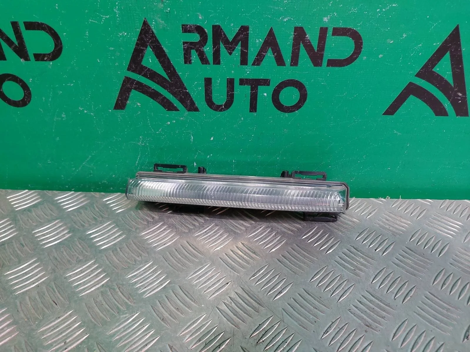 Дхо Mercedes C-Class 2011-2015 A2049068900 W204, левое