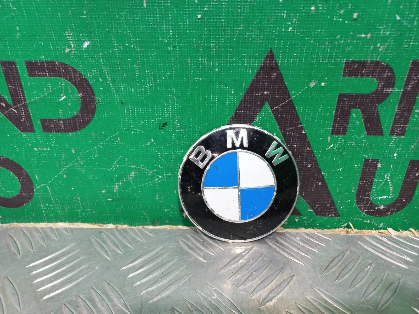 Эмблема BMW 7 series 2015-2022 51148132375 G11 G12, передняя