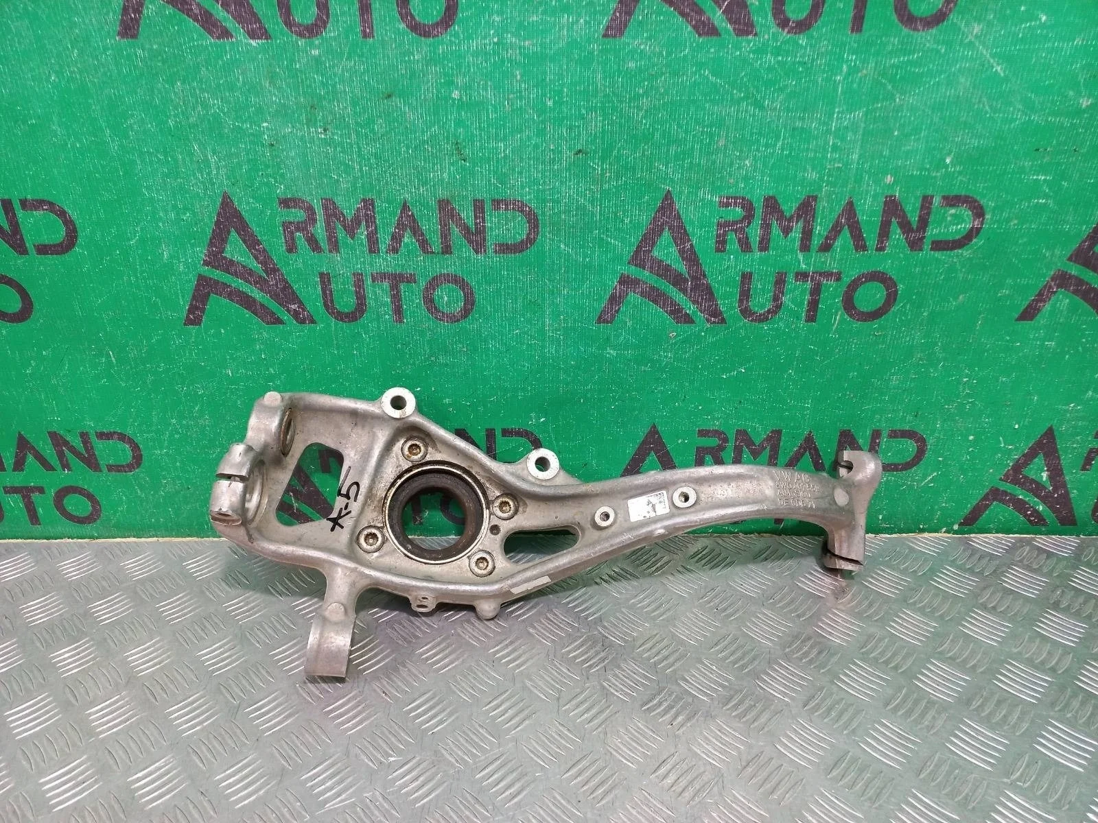 Кулак поворотный Audi A4 2015-2025 8W0407253F 5 B9, передний левый