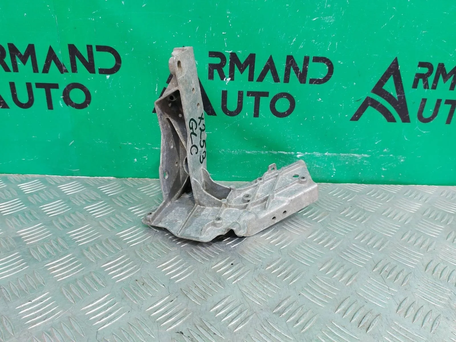 Кронштейн панели передней Mercedes GLC-Class 2015-2022 A2536210700 X253, правый