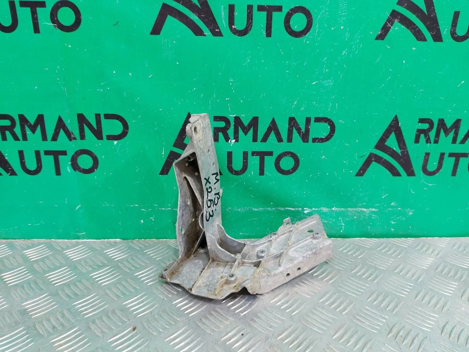 Кронштейн панели передней Mercedes GLC-Class 2015-2022 A2536210700 X253, правый