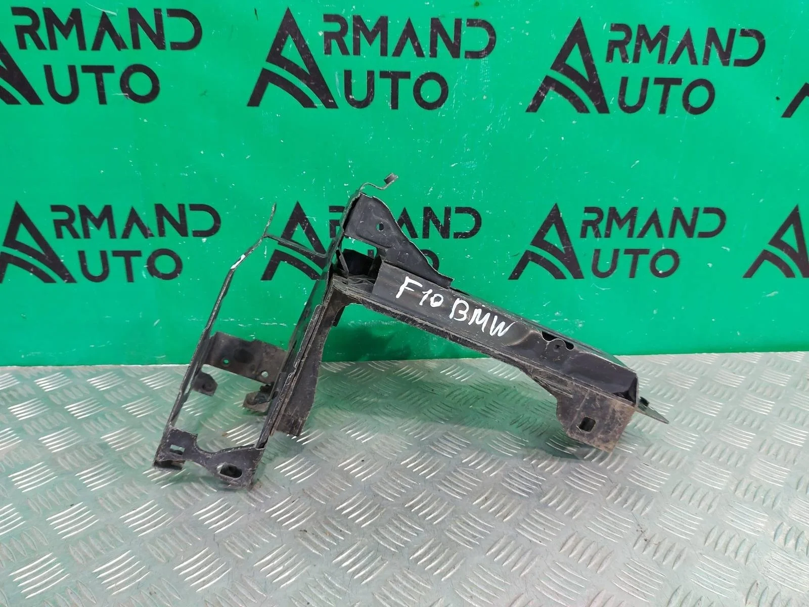 Кронштейн фары BMW 5 series 2009-2017 51647200793 F10 F11, левый