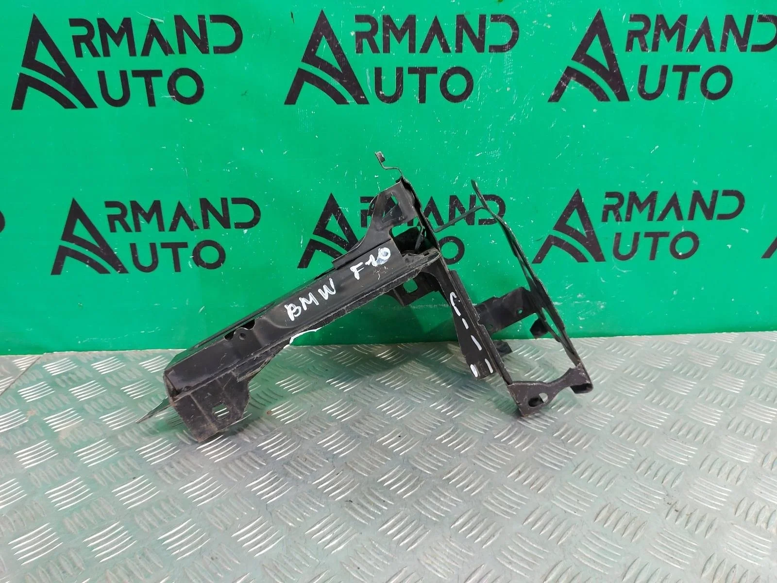 Кронштейн фары BMW 5 series 2009-2017 51647200794 F10 F11, правый
