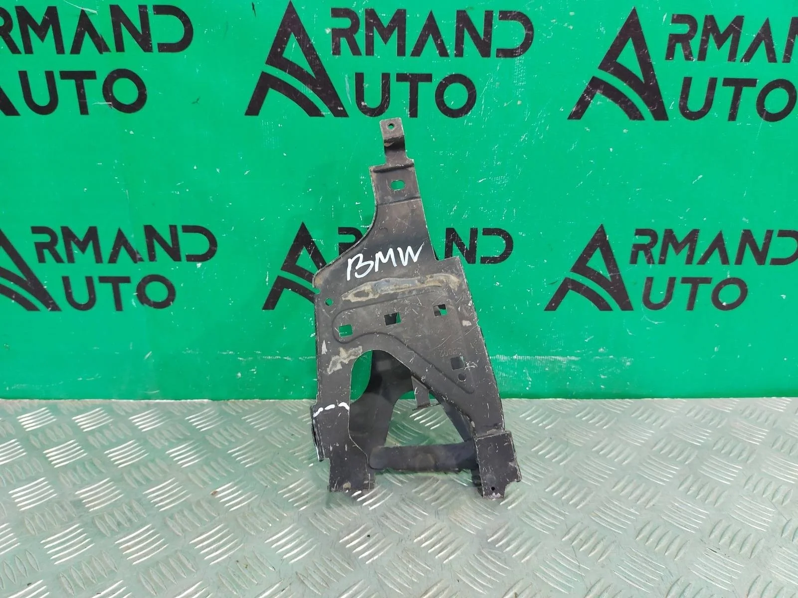 Кронштейн фары BMW 5 series 2009-2017 51647200794 F10 F11, правый