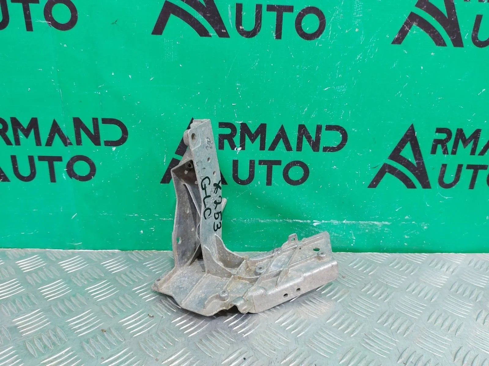 Кронштейн панели передней Mercedes GLC-Class 2015-2022 A2536210700 X253, правый