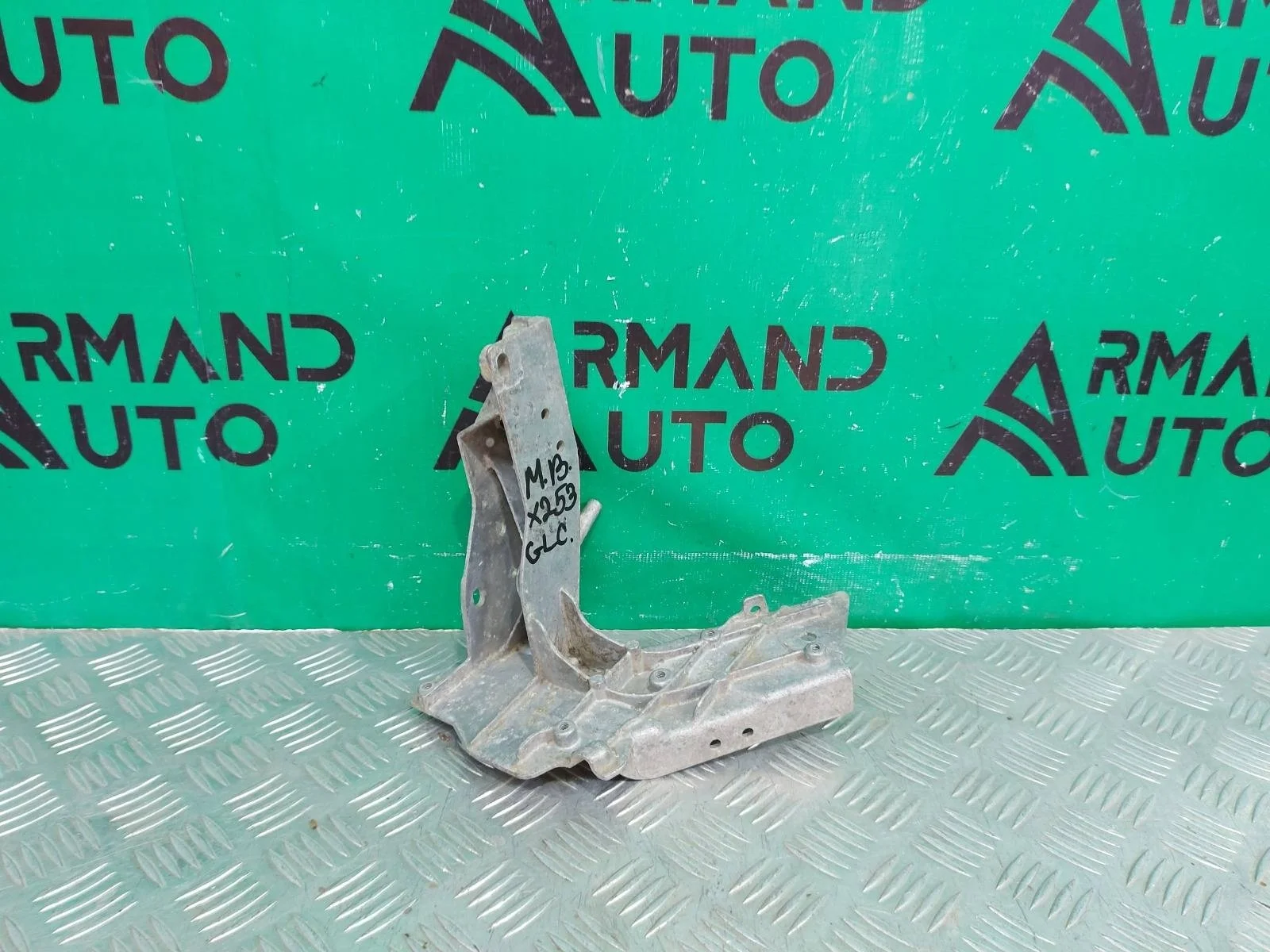 Кронштейн панели передней Mercedes GLC-Class 2015-2022 A2536210700 X253, правый