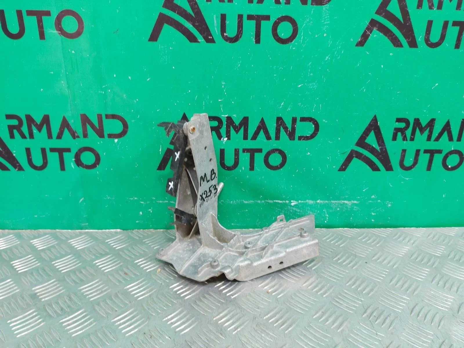 Кронштейн панели передней Mercedes GLC-Class 2015-2022 A2536210700 X253, правый