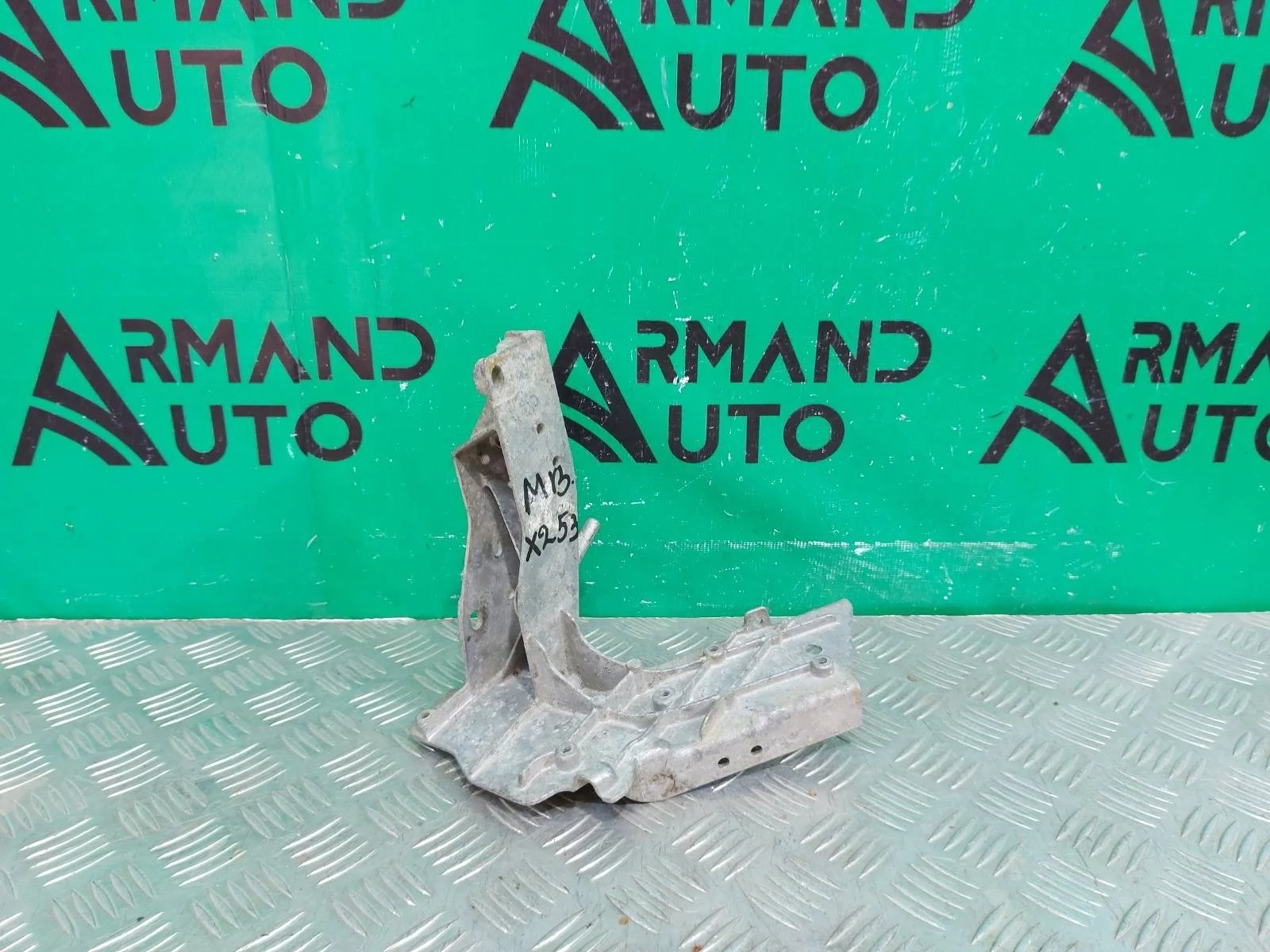 Кронштейн панели передней Mercedes GLC-Class 2015-2022 A2536210700 X253, правый