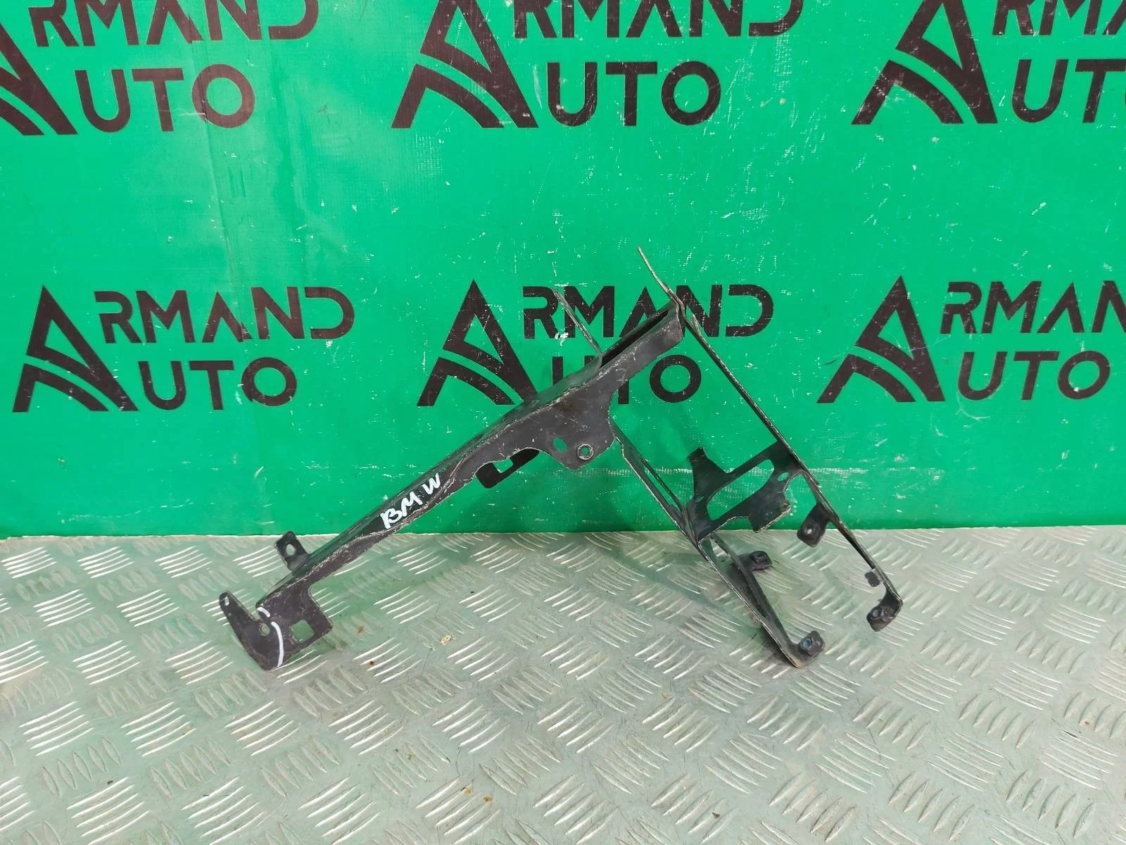 Кронштейн фары BMW 3 series 2011-2020 51647245792 F30 F31, правый