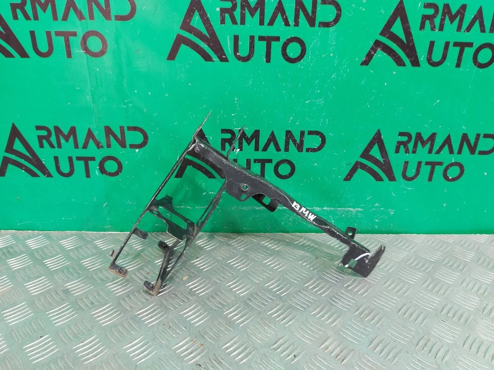 Кронштейн фары BMW 3 series 2011-2020 51647245791 F30 F31, левый