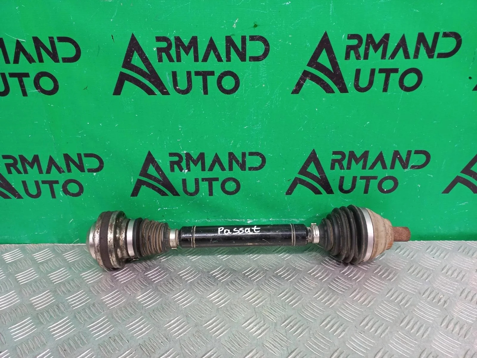 Приводной вал Volkswagen Passat 2011-2015 3C0407272AK B7, передний правый