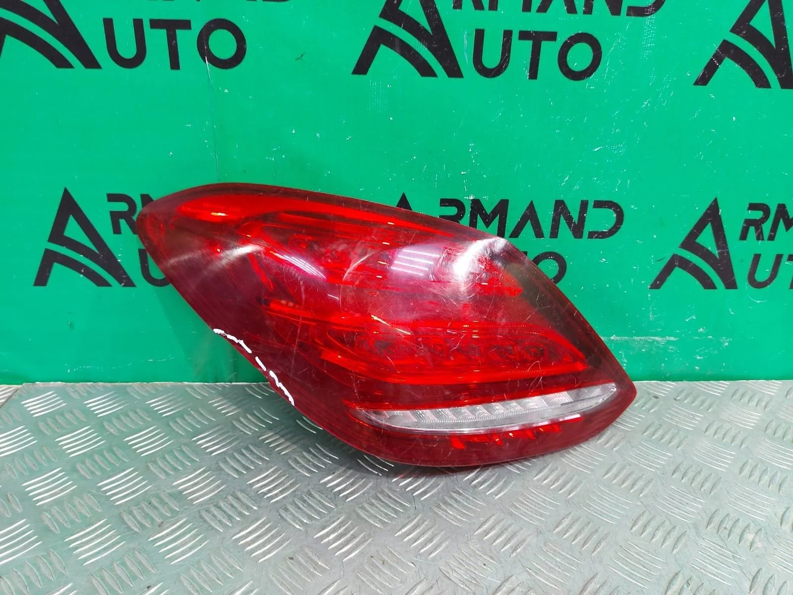 Фонарь Mercedes C-Class 2014-2018 A2059060357 W205, левый