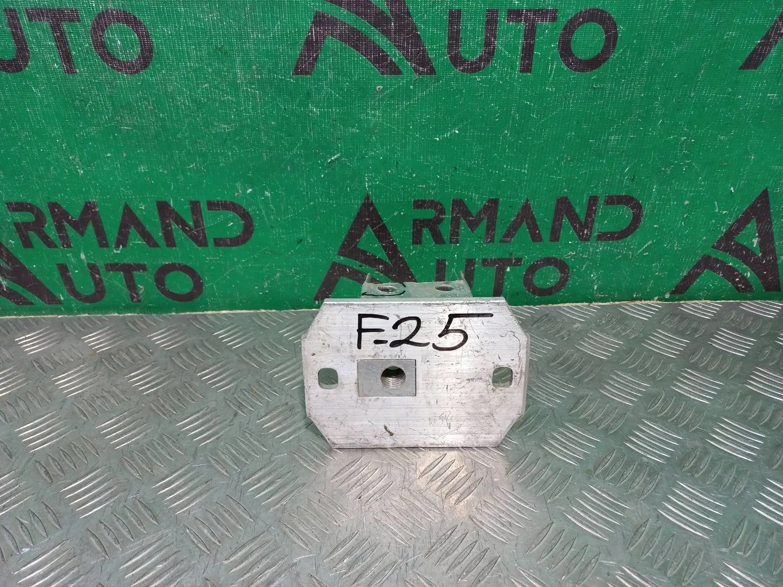 Кронштейн усилителя бампера BMW X3 2010-2017 51127210071 F25, задний левый