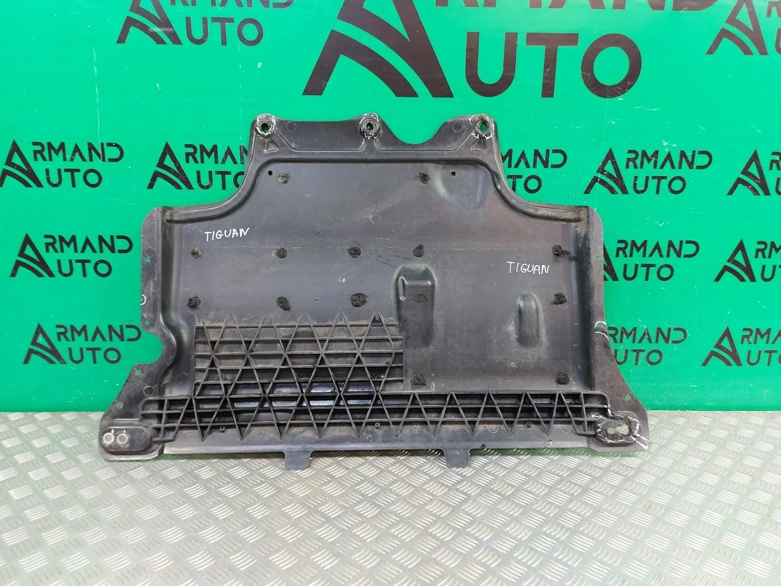 Защита двигателя Volkswagen Tiguan 2016-нв 5QF825902B 2