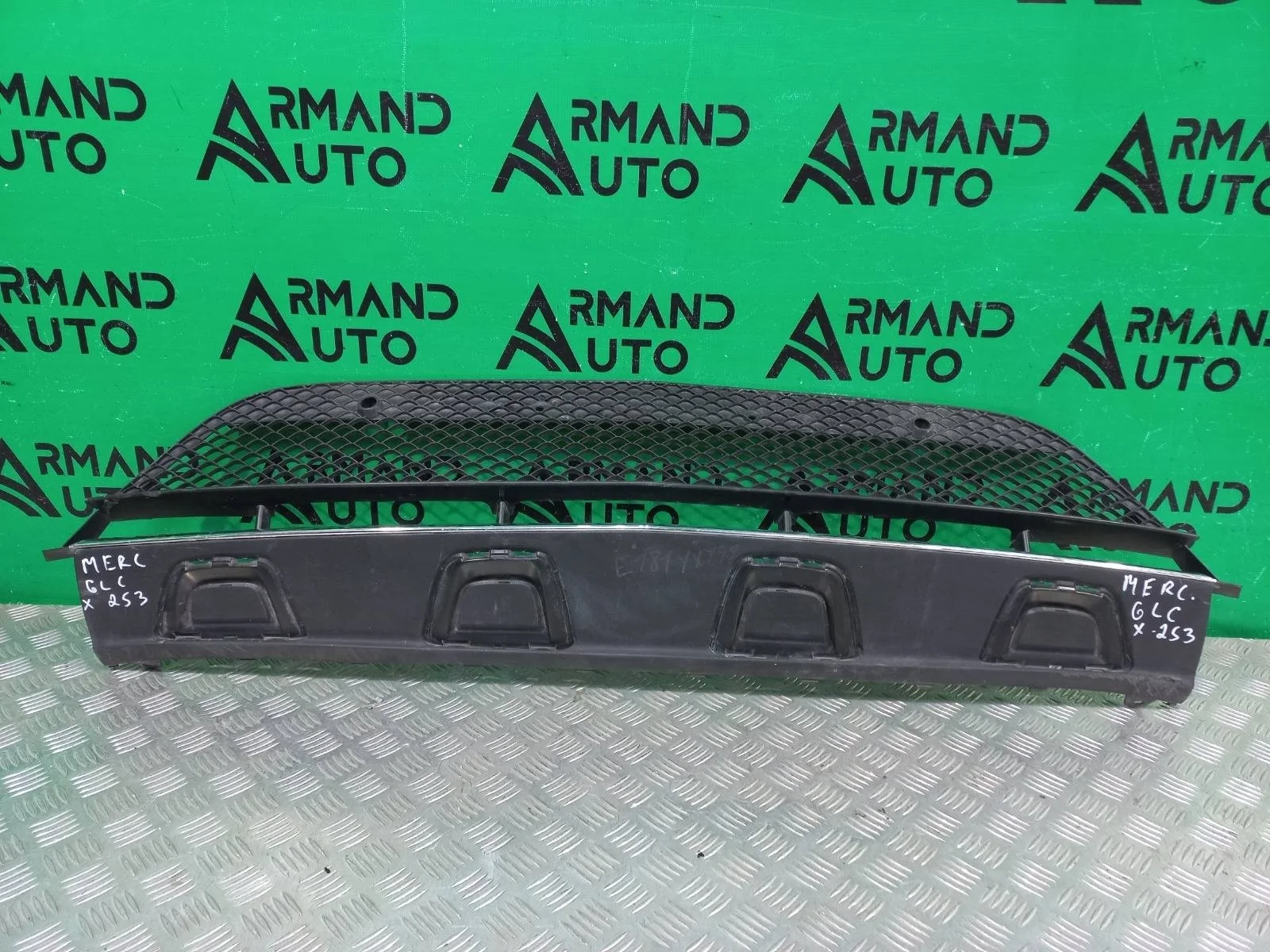 Решетка бампера Mercedes GLC-Class 2015-2019 A2538852400 X253, передняя