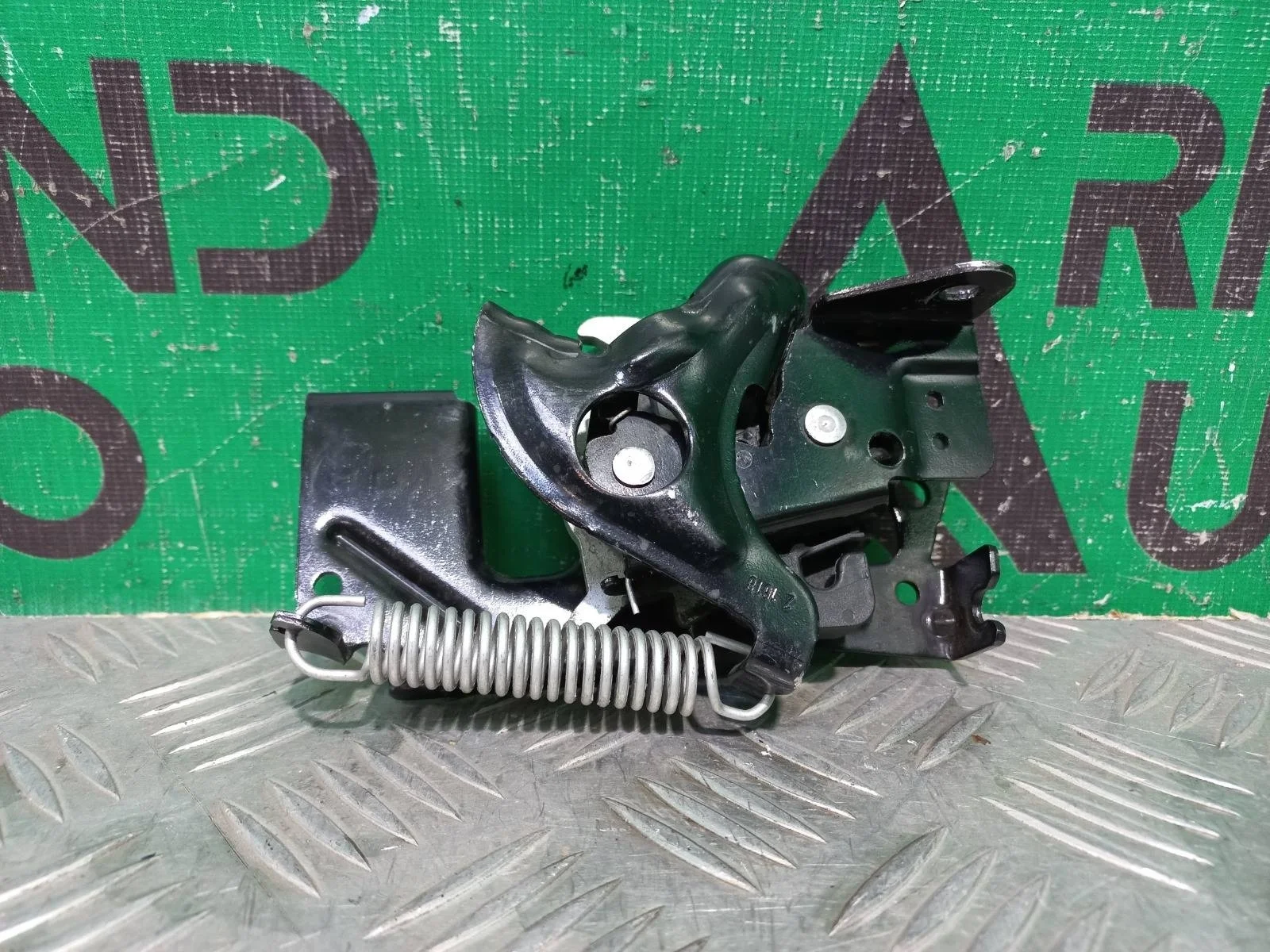 Замок капота BMW 3 series 2011-2020 51237242549 F30 F31, правый