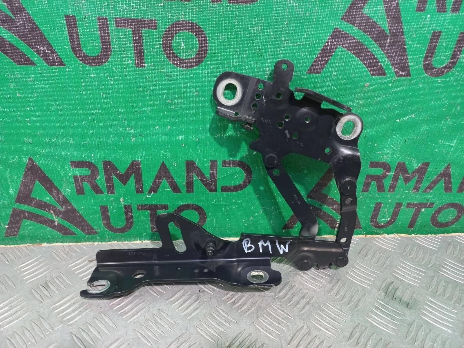 Петля капота BMW 1 series 2011-2019 41617286343 F20 F21, левая