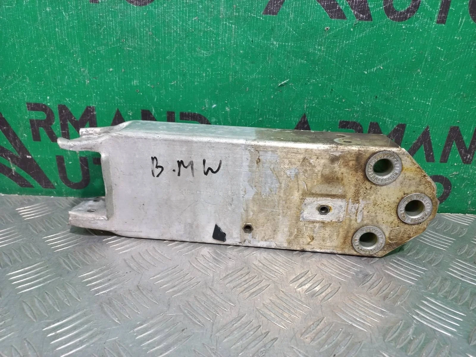 Кронштейн усилителя бампера BMW 7 series 2008-2015 51117183853 F01 F02 F04, передний правый