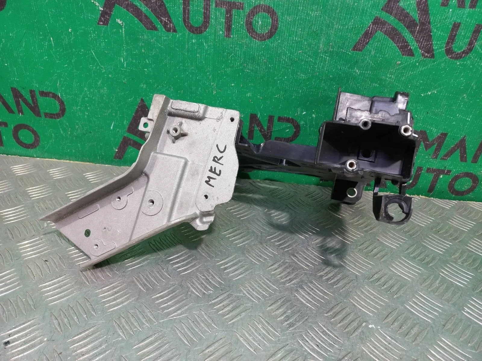 Кронштейн панели передней Mercedes GLC-Class 2015-2022 A2536210700 X253, правый