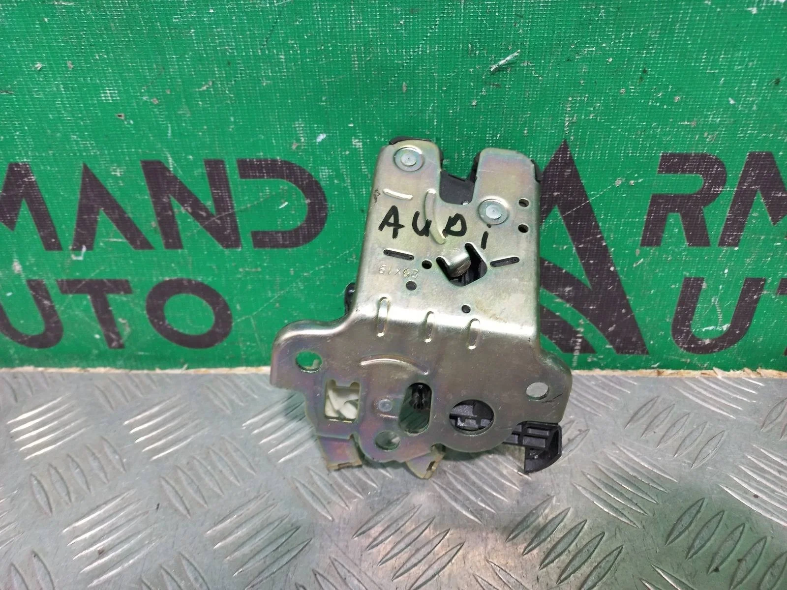 Замок двери багажника Audi A3 2012-2020 8R0827505A 3 8V