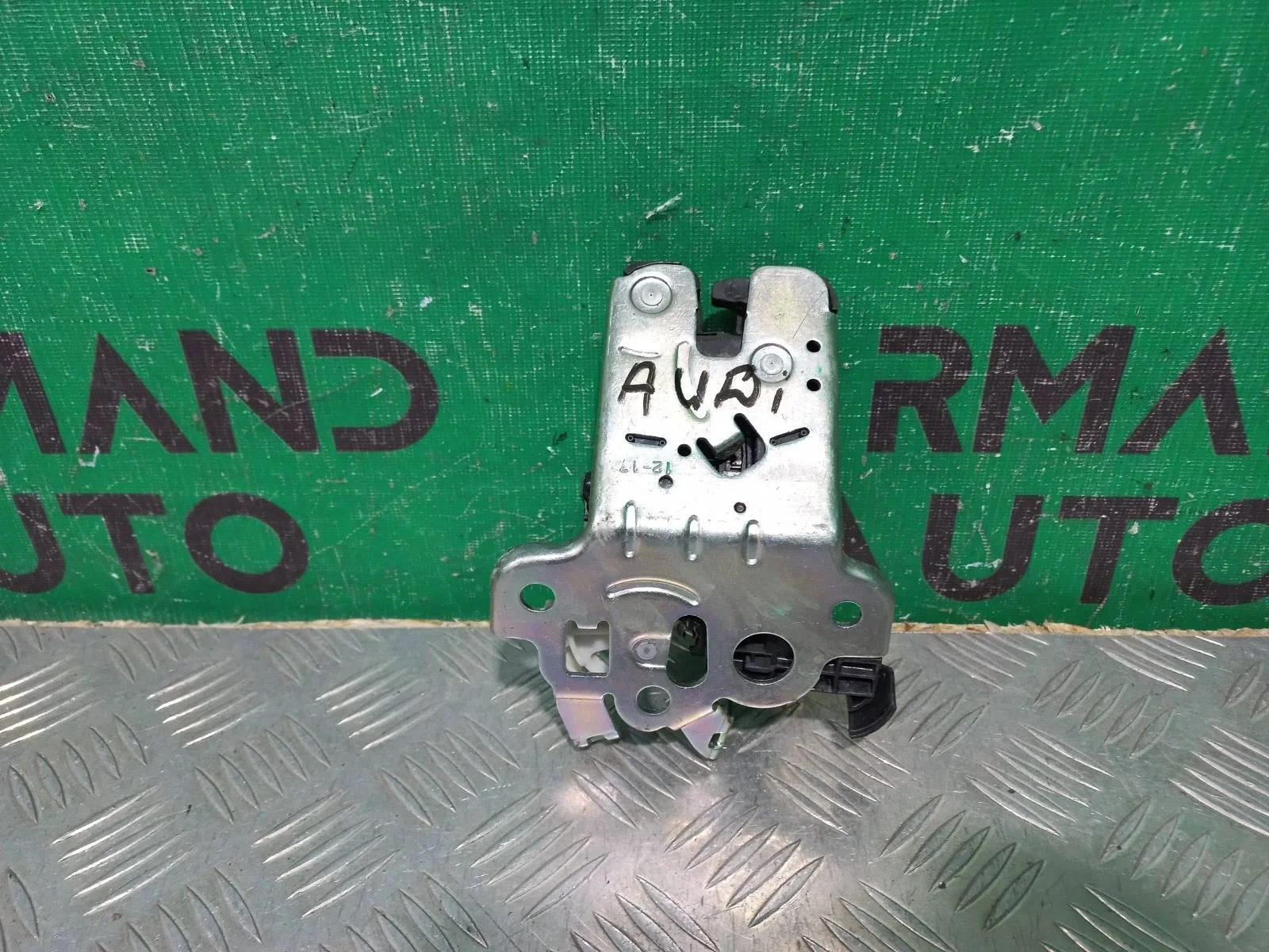 Замок двери багажника Audi A3 2012-2020 8R0827505A 3 8V