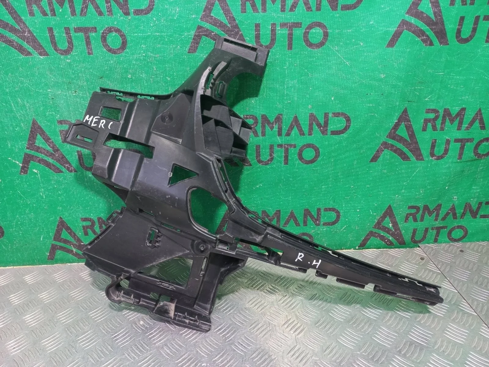 Кронштейн бампера Mercedes S-Class 2020-нв A2238852603 W223, передний правый
