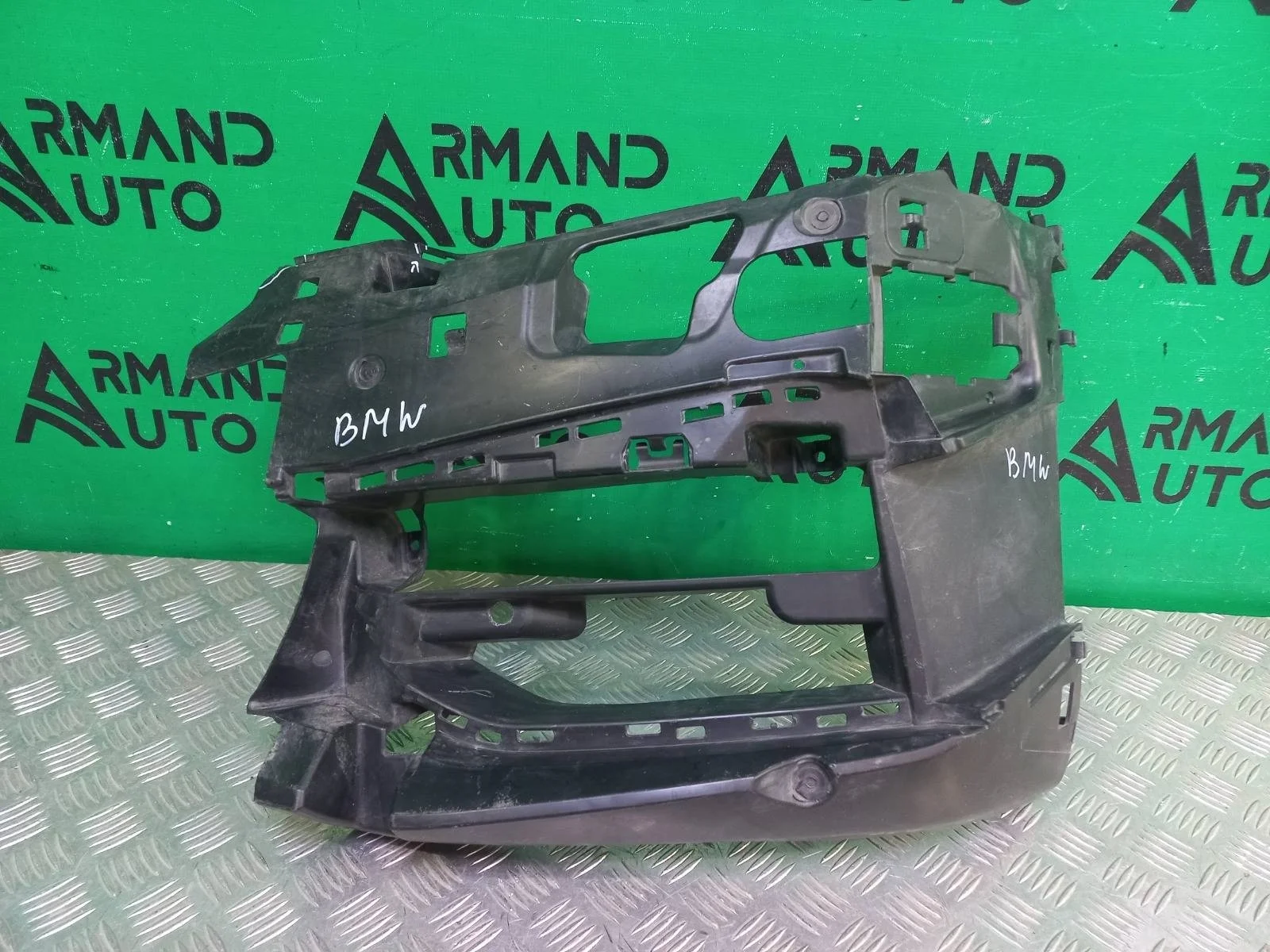Кронштейн бампера BMW 5 series 2016-2020 51118064967 G30 G31, передний левый