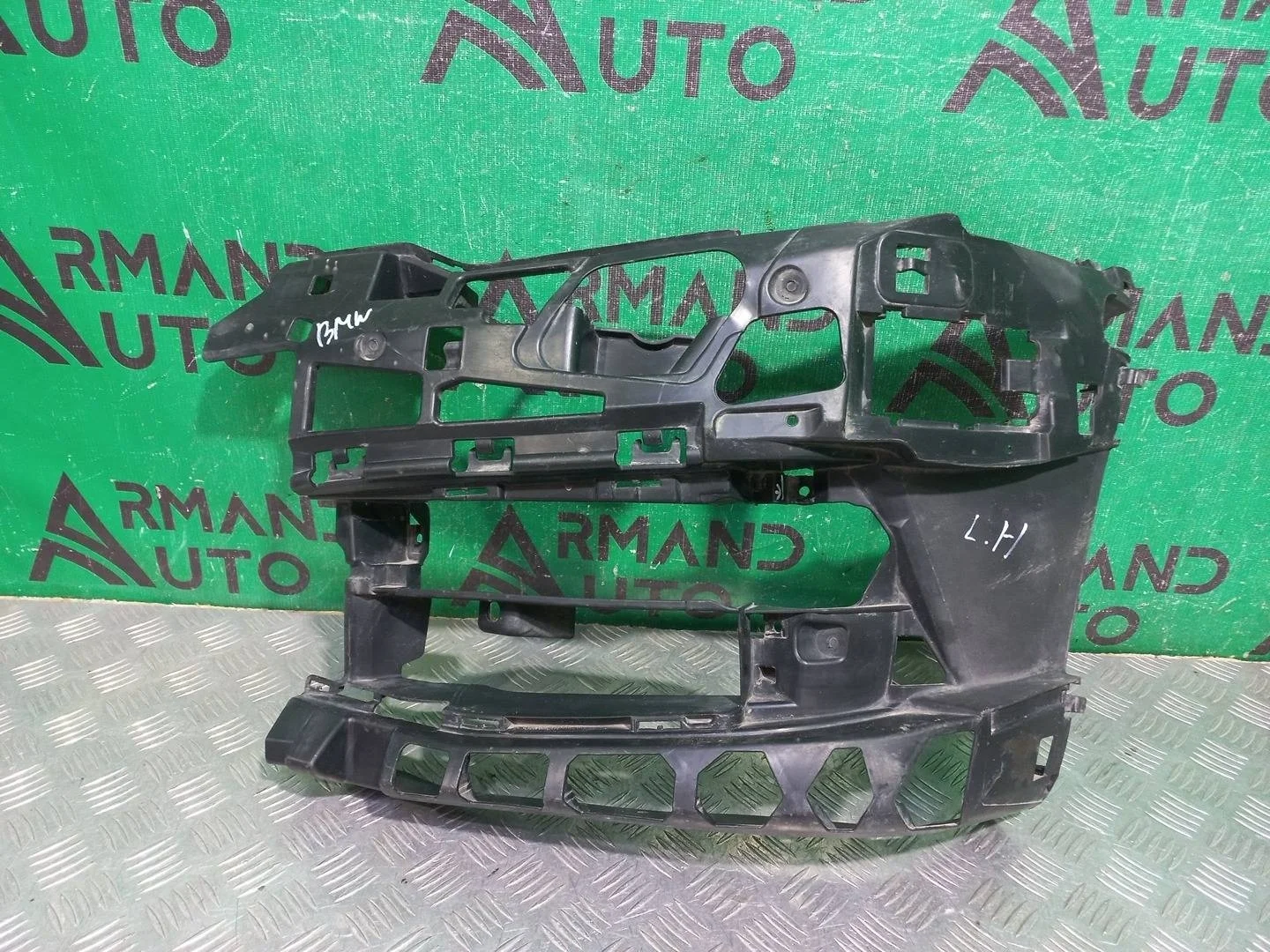 Кронштейн бампера BMW 5 series 2016-2020 51117385345 G30 G31, передний левый