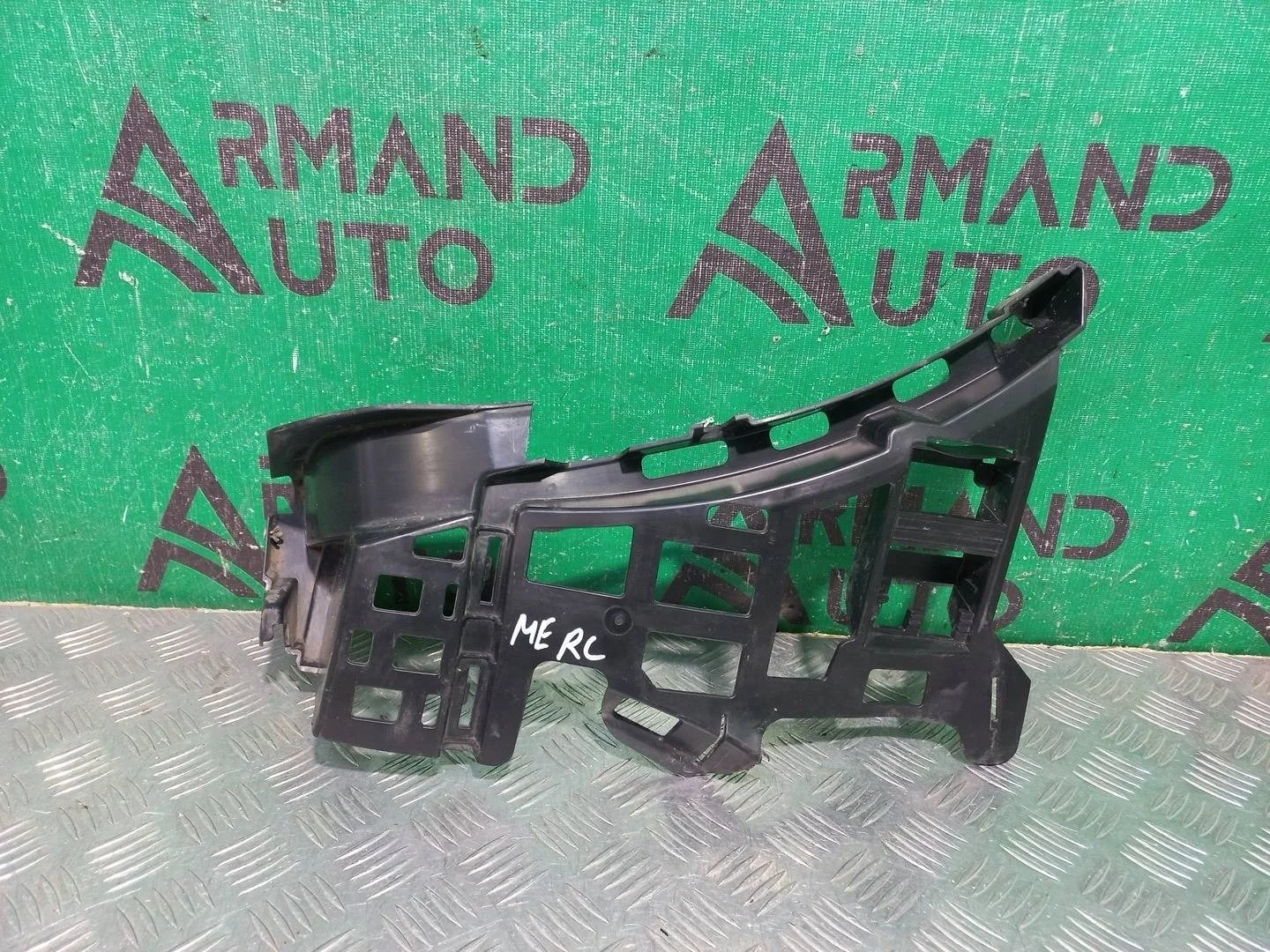 Кронштейн бампера Mercedes GLA-Class 2013-2020 A15688043409999 X156, задний левый