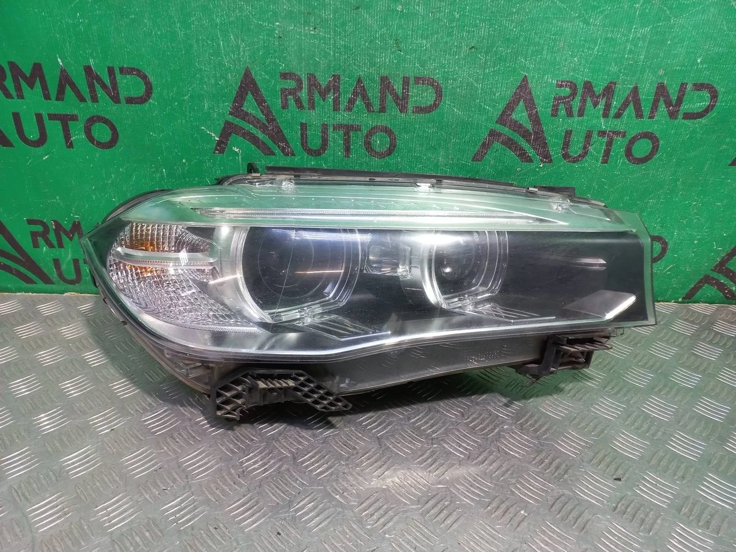 Фара BMW X5 2013-2018 63117317102 F15, правая