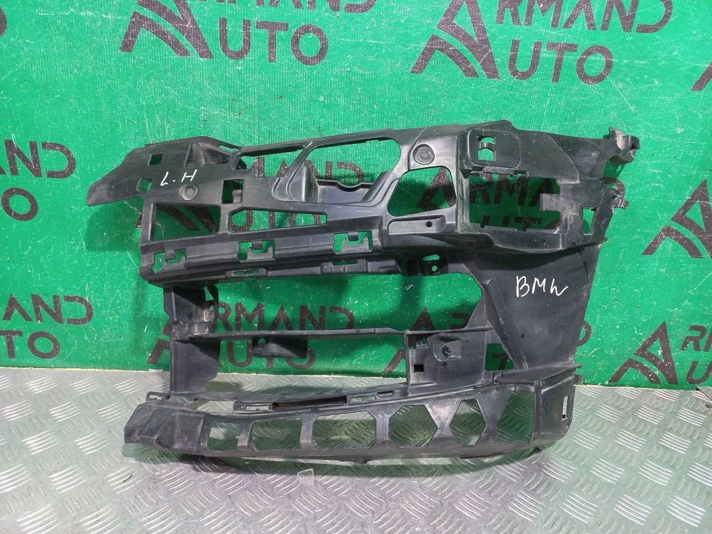Кронштейн бампера BMW 5 series 2016-2020 51117385345 G30 G31, передний левый