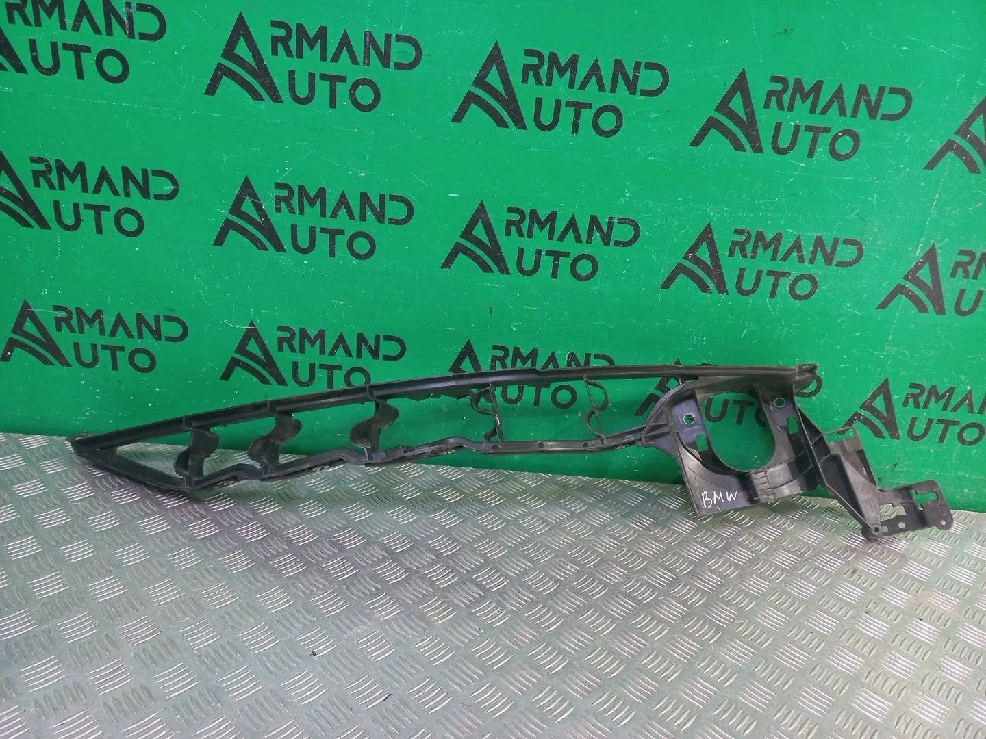 Кронштейн крыла BMW X5 2006-2013 51657157990 E70, передний правый