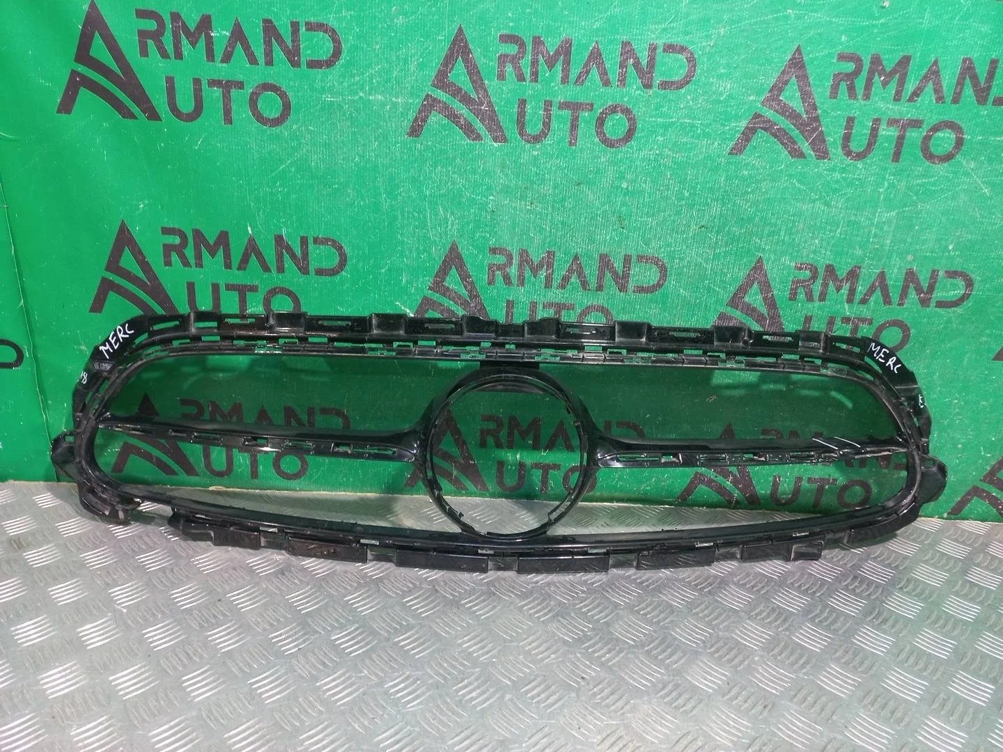 Кронштейн решетки радиатора Mercedes E-Class 2020-2023 A2138889400 W213
