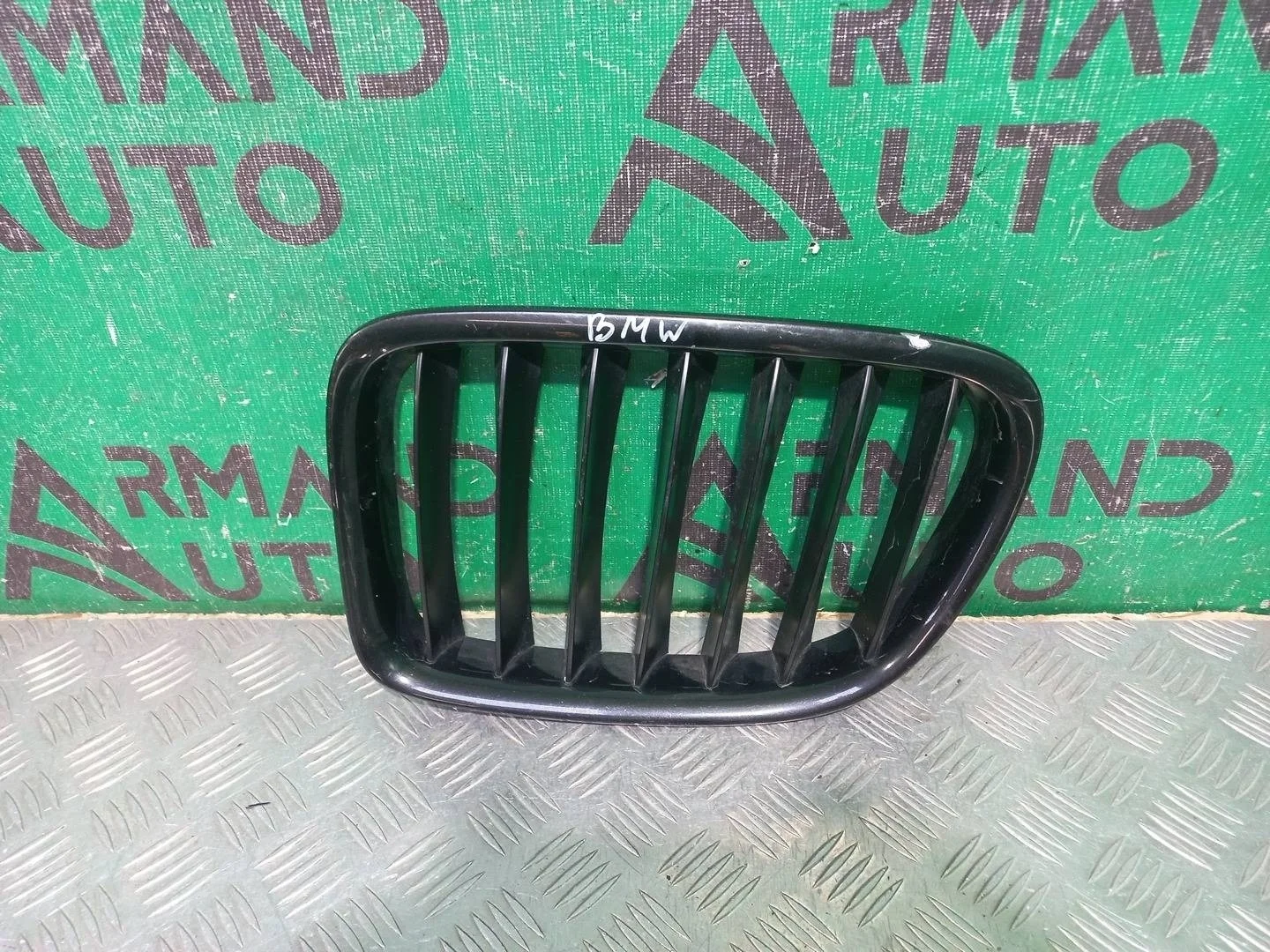 Решетка радиатора BMW X1 2009-2015 51112993305 E84, левая