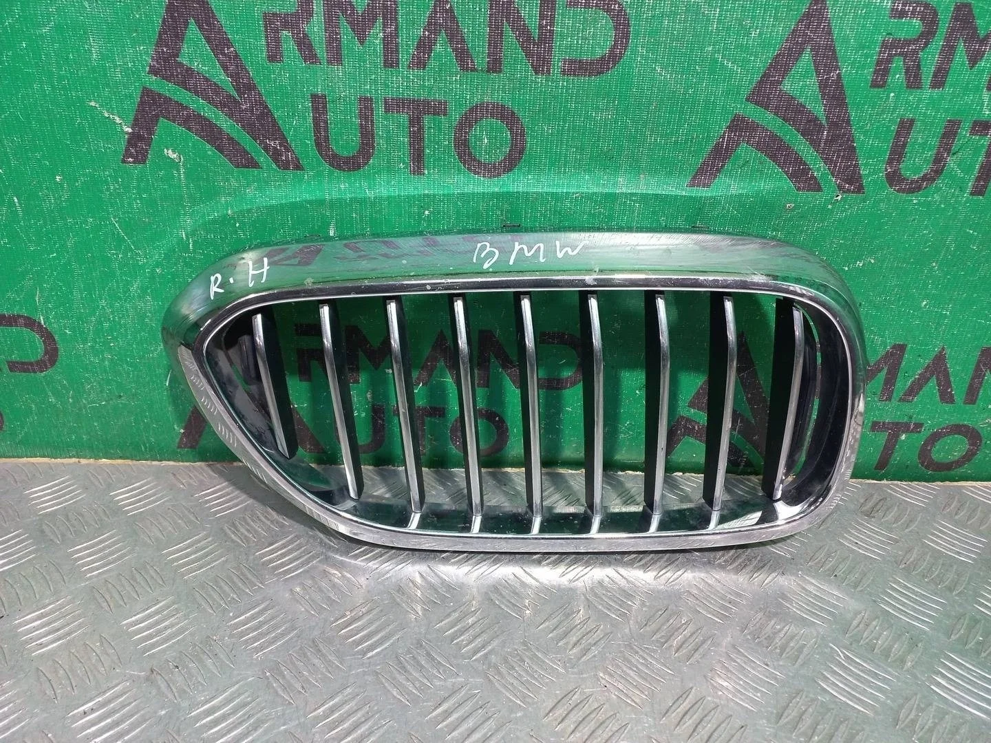 Решетка радиатора BMW 5 series 2016-2020 51137383520 G30 G31, правая