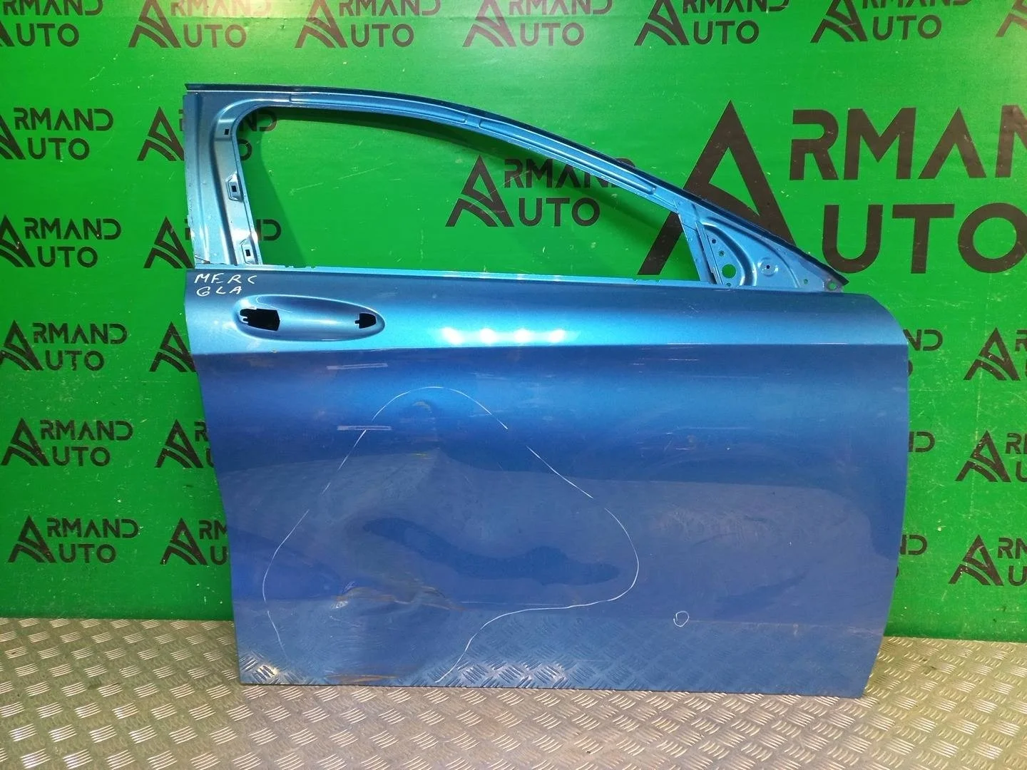 Дверь Mercedes GLA-Class 2013-2020 A1567200205 X156, передняя правая
