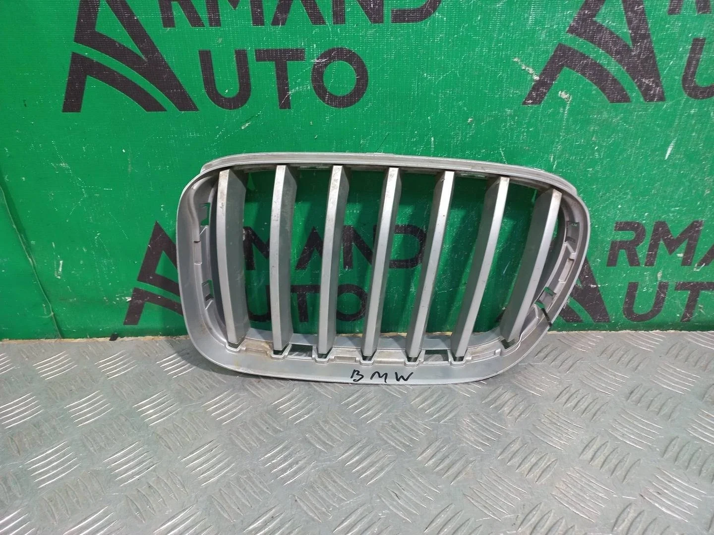 Решетка радиатора BMW X3 2010-2014 51137367421 F25, левая